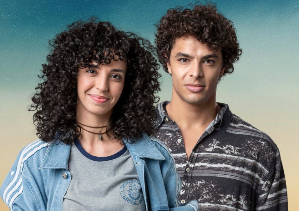 Tina decide se declarar para Tigrão mas o vê beijando Soraia em 'Quanto Mais Vida Melhor'