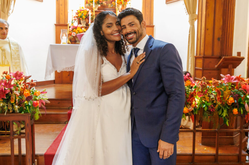 Cauã Reymond e Bárbara Reis gravam casamento de Aline e Caio em 'Terra e Paixão'