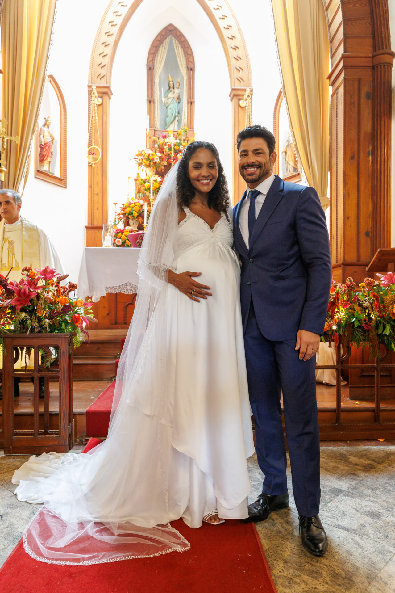 Cauã Reymond e Bárbara Reis gravam casamento de Aline e Caio em 'Terra e Paixão'