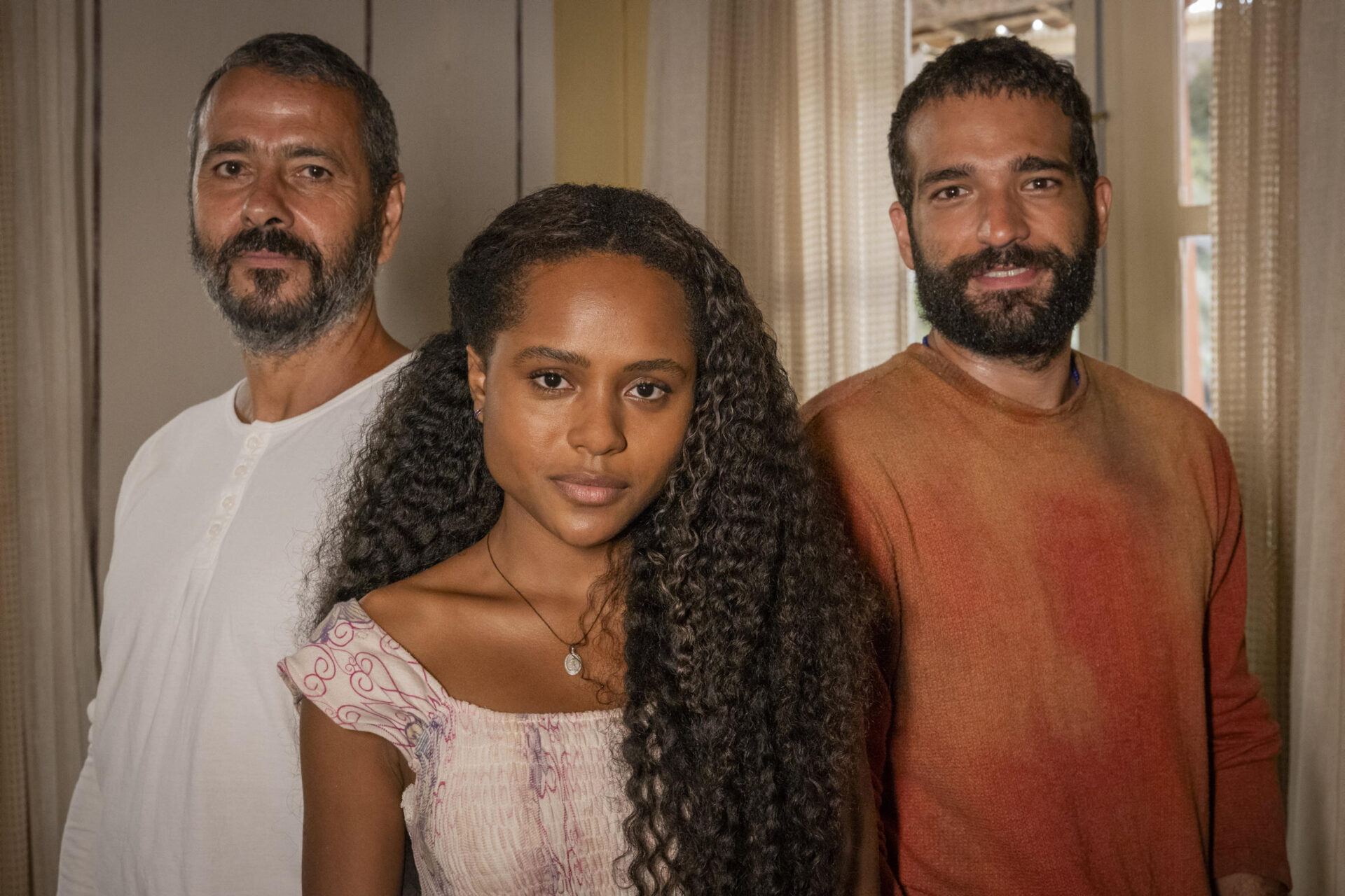 José Inocêncio (Marcos Palmeira), Maria Santa (Duda Santos) e José Inocêncio (Humberto Carrão) na primeira fase. Foto: Globo/Fábio Rocha