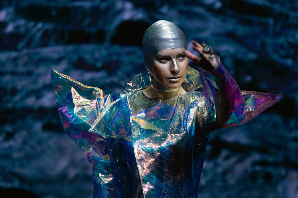 Laura Pausini lança videoclipe de "Il Primo Passo Sulla Luna"