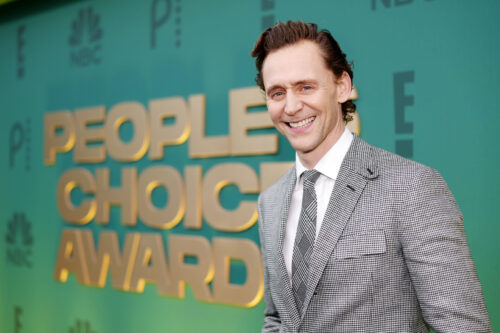 Tom Hiddleston é premiado no People’s Choice Awards 2024 com “Loki”