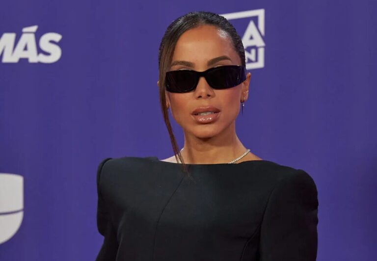 Latin AMAs 2024: Anitta rouba à cena em premiação latina!