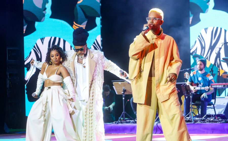 Carlinhos Brown e Larissa Luz trazem baianidade ao palco do Prêmio da Música Brasileira