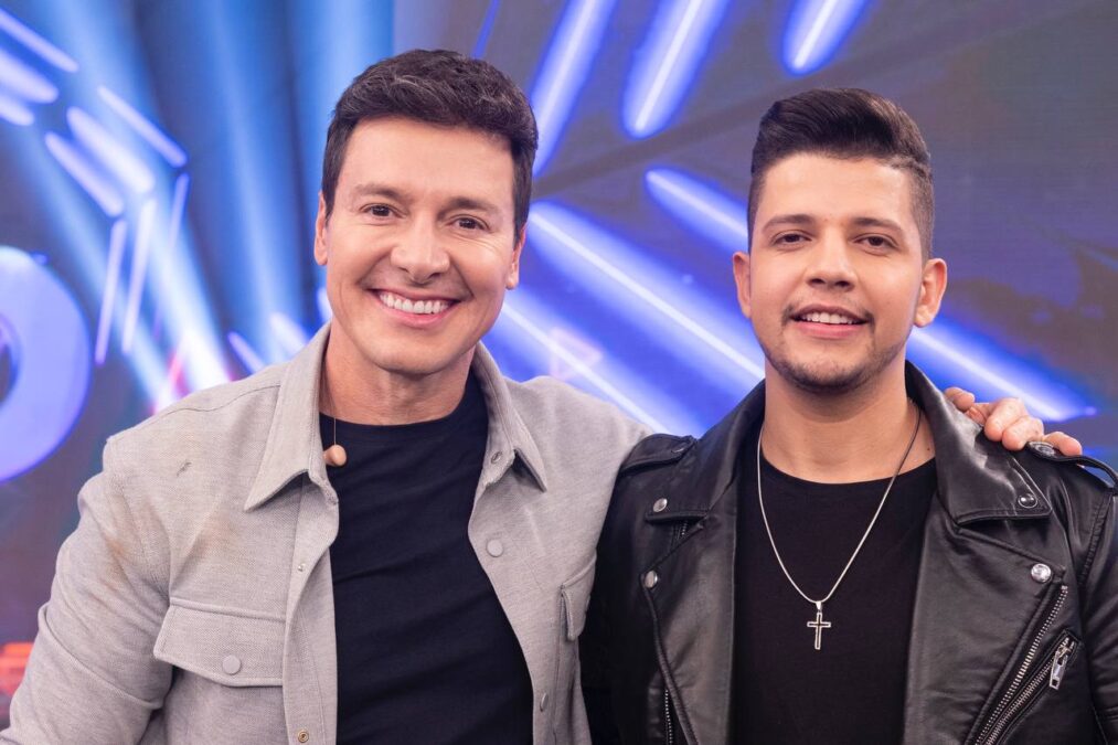 Nadson O Ferinha surpreende fã no palco do 'Hora do Faro'