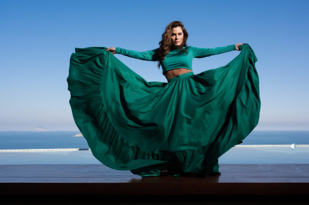 Cantora e atriz Laura Proença lança clipe de "Gota D’água" em seu álbum de estreia