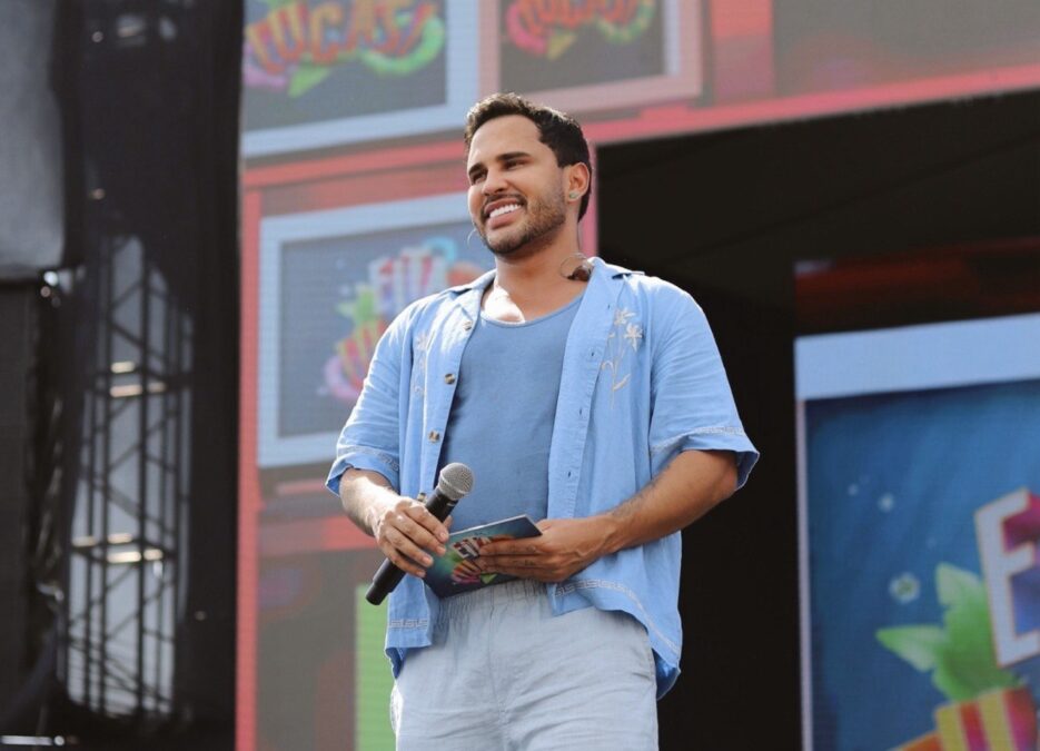 Lucas Guimarães grava em Manaus para o programa "Eita, Lucas!" do SBT