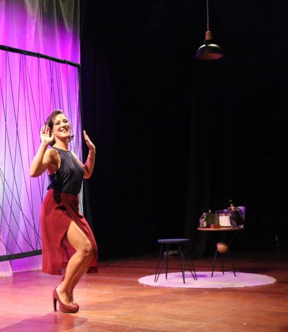 Adriana Birolli na comédia "Não!".