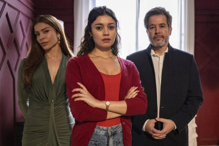 Esquema de Arminda e Ferette é descoberto por Gerluce em 'Três Graças'.