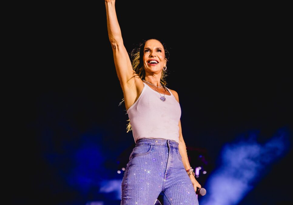 Ivete Clareou": Ivete Sangalo estreia turnê com 5 horas de samba e convidados de peso em São Paulo