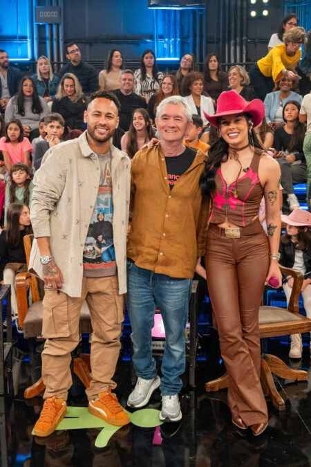 Neymar, Serginho Groisman e Ana Castela no ‘Altas Horas’.
