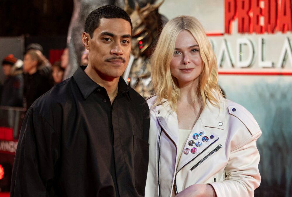 Elle Fanning e Dimitrius Schuster-Koloamatangi durante exibição especial de "Predador: Badlands" em Londres.