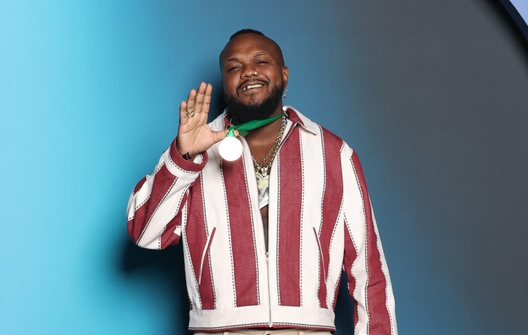 Djonga marca presença no Grammy Latino 2025