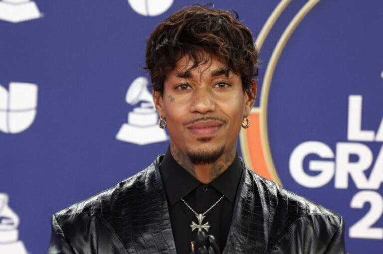 Hodari impacta no Grammy Latino com look 'Iradoh'