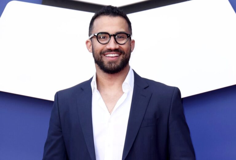 Kondzilla aposta em look "business casual" com tênis no Grammy Latino