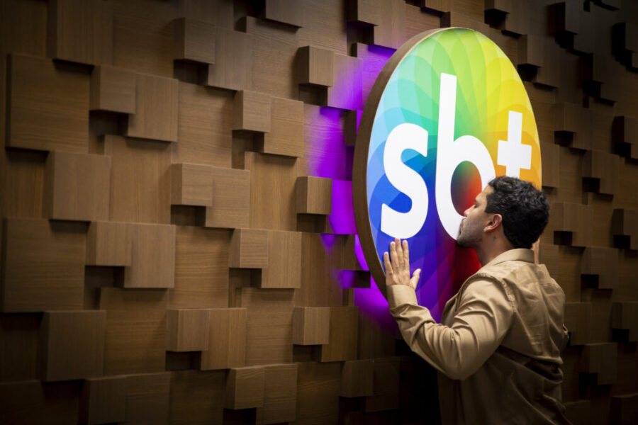 Lucas Guimarães renova contrato com o SBT.