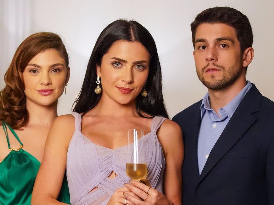 Paula (Débora Ozório), Lucas (Daniel Rangel) e Soraia (Jade Picon) em 'Tudo Por Uma Segunda Chance'.