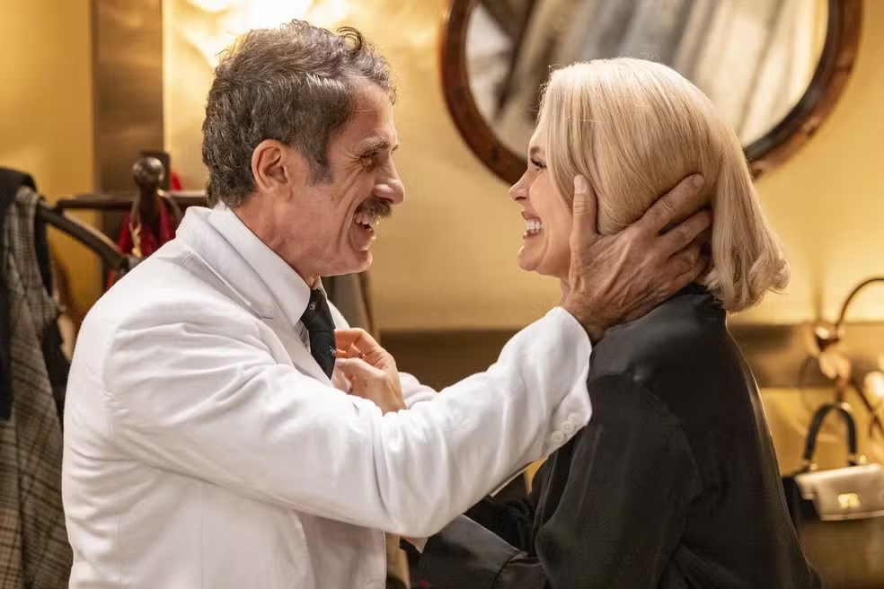 Sandra provoca incêndio e Candinho é hospitalizado em 'Êta Mundo Melhor'!