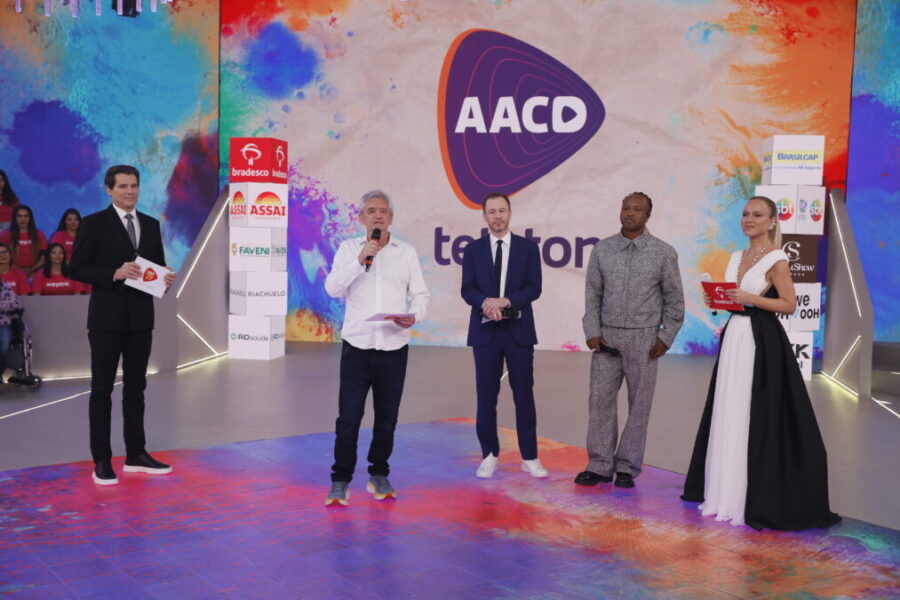 serginho-groisman-e-tiago-leifert-no-teleton-esse-olhar-muda-tudo