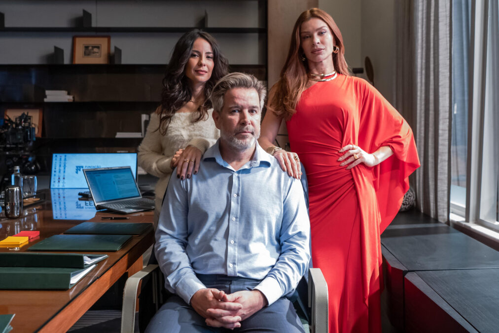 tres-gracas-arminda-encurrala-ferette-e-usa-zenilda-em-armadilha