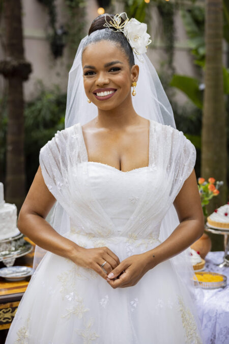 Dita (Jeniffer Nascimento) se casa. 