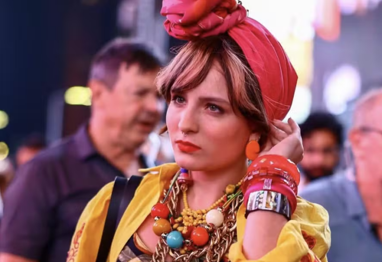 Larissa Manoela e o desafio do inglês em ‘Traição Entre Amigas’