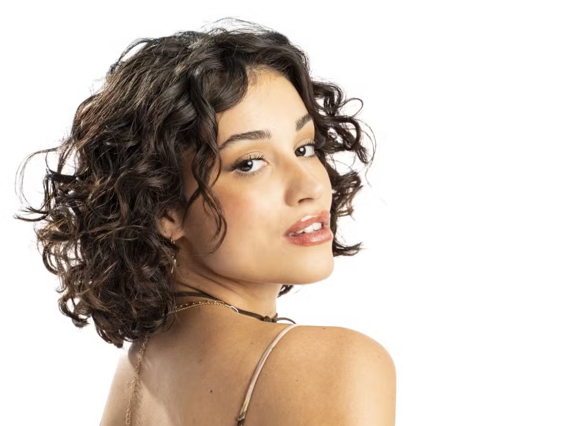 Maya Aniceto estreia em nova novela vertical