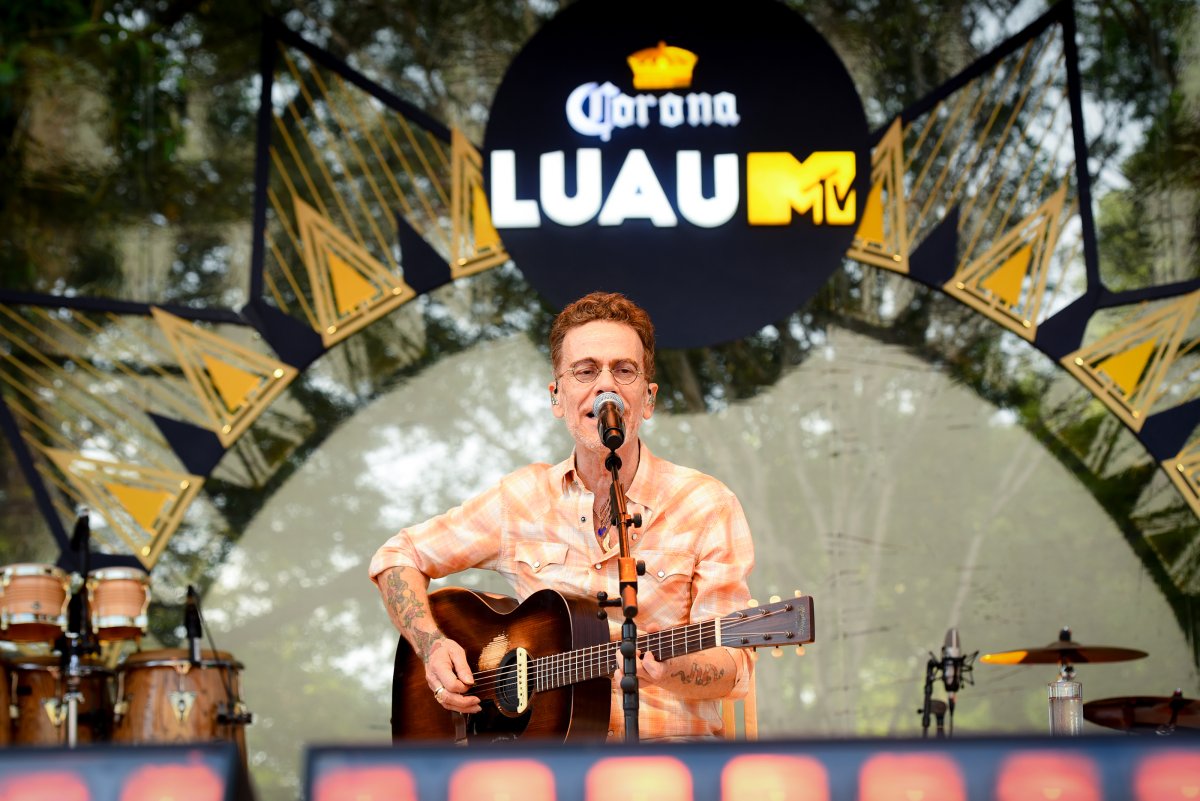Nando Reis e Céu emocionam em Luau MTV no Ibirapuera