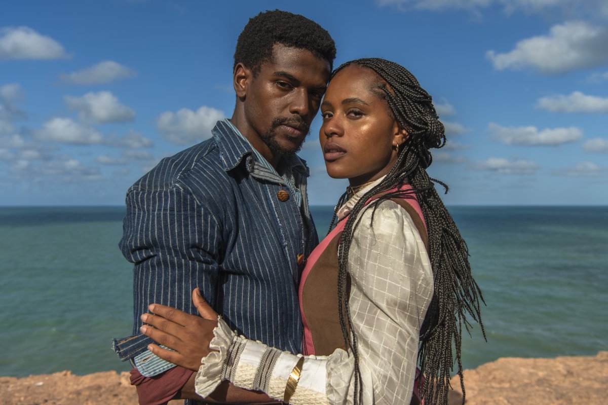 Duda Santos (Aika) e Ronald Sotto (Tonho) protagonizam 'A Nobreza do Amor', nova novela das seis da TV Globo.