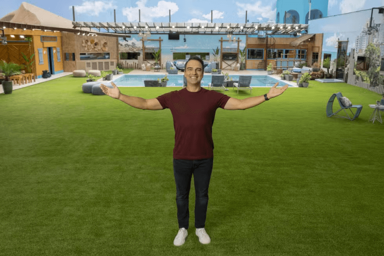 Tadeu Schmidt segue no comando do BBB 26