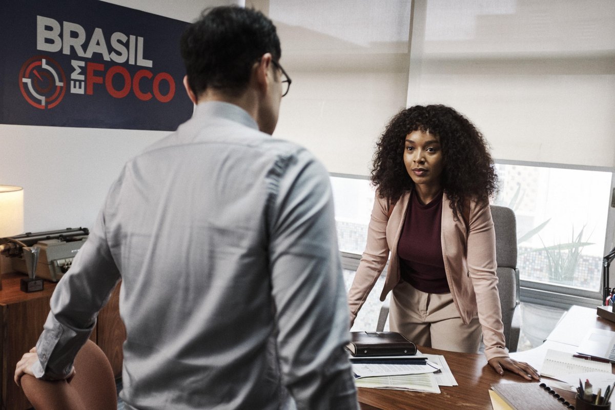 Larissa Nunes em cena do filme 'Nossa Vizinhança'