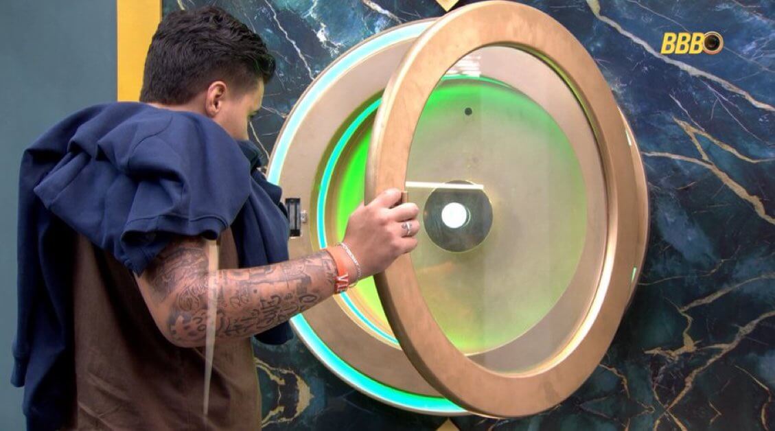 Pedro aperta botão de desistência e está fora do BBB 26