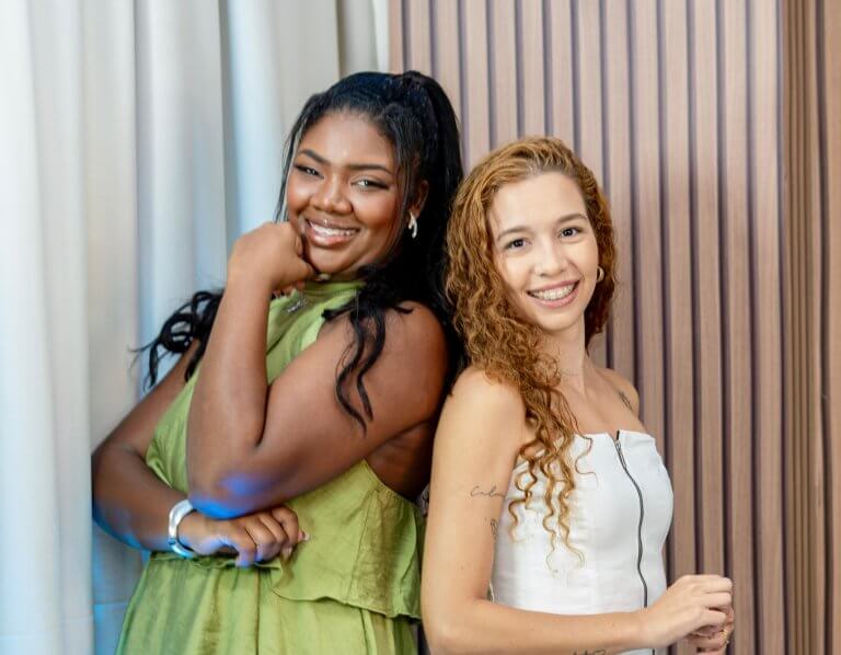 Raquel Brito revela nova profissão e recebe alerta chocante do tarô