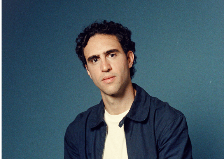 Zeca Veloso estreia turnê "Boas Novas"