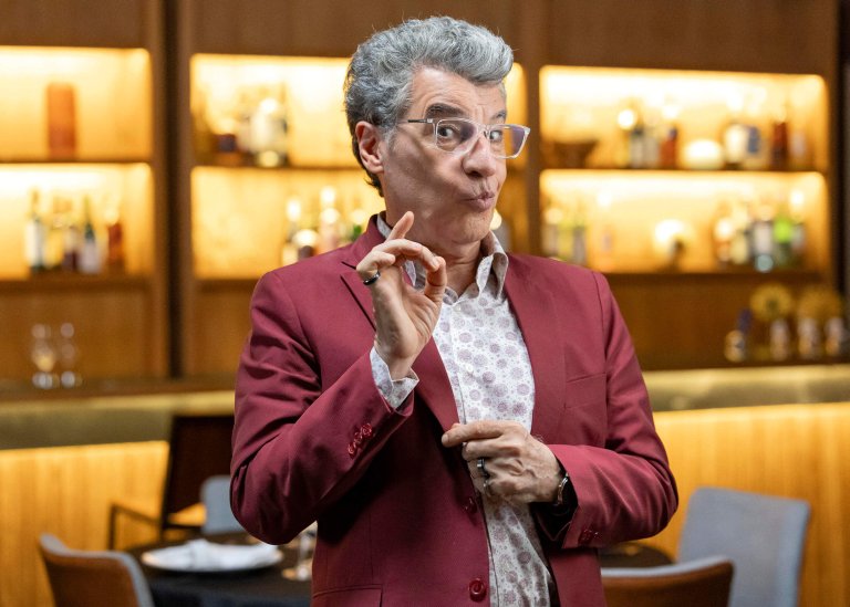 Téo Pereira (Paulo Betti) ressurge em 'Três Graças' e mira Ferette (Murilo Benício)