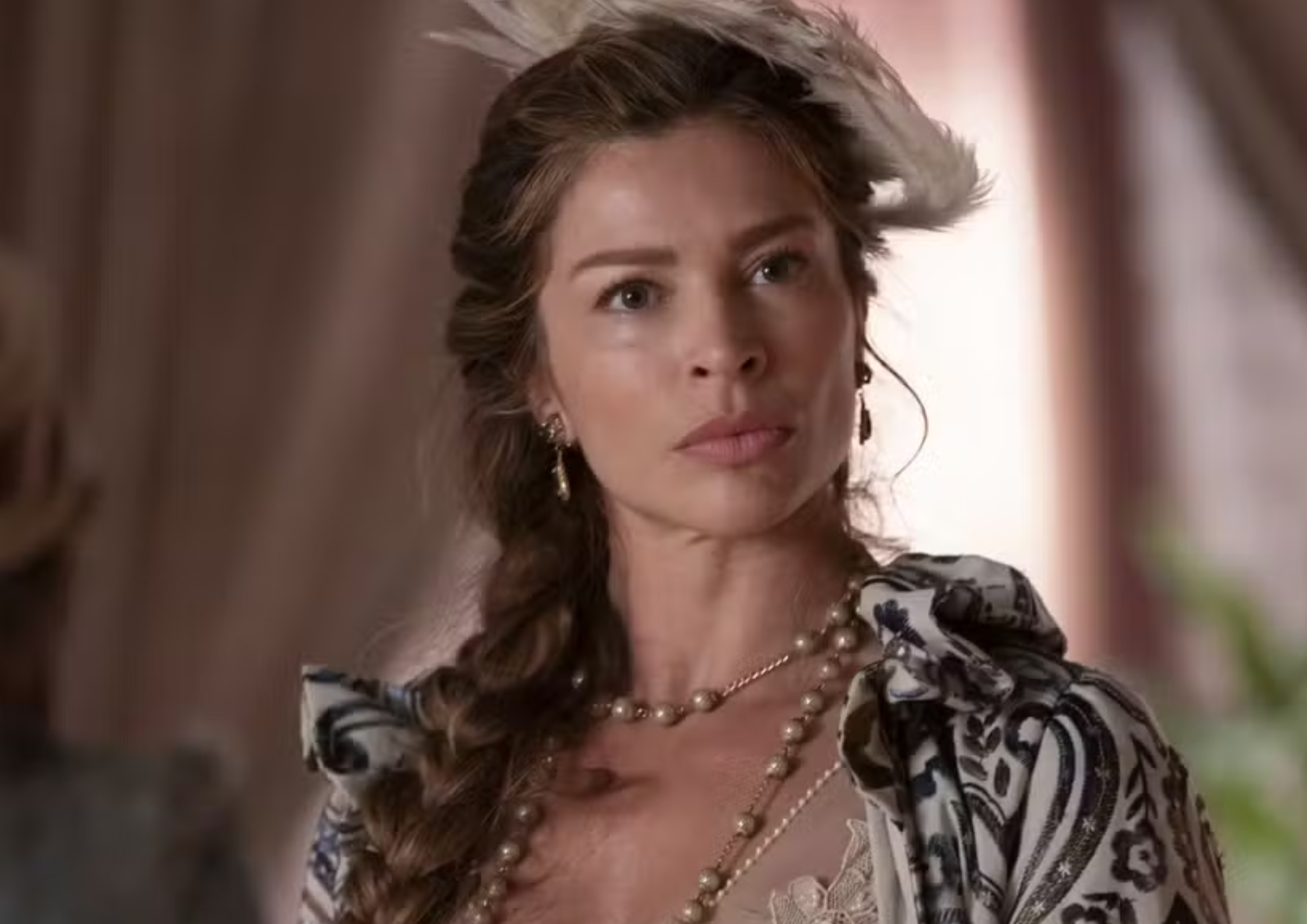 Grazi Massafera como "Dona Beja"