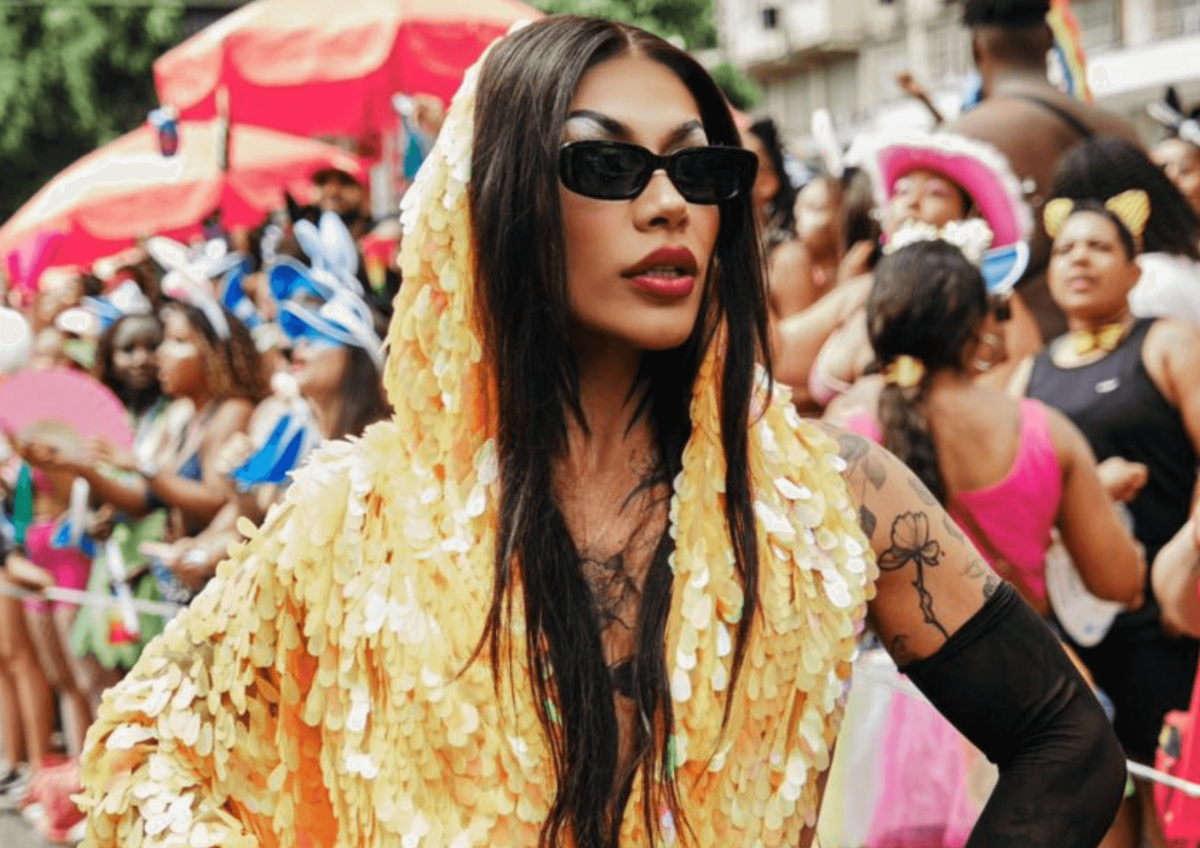 Grag Queen se apresenta no Bloco da Favorita