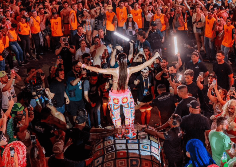 Michele Andrade arrasa no Carnaval