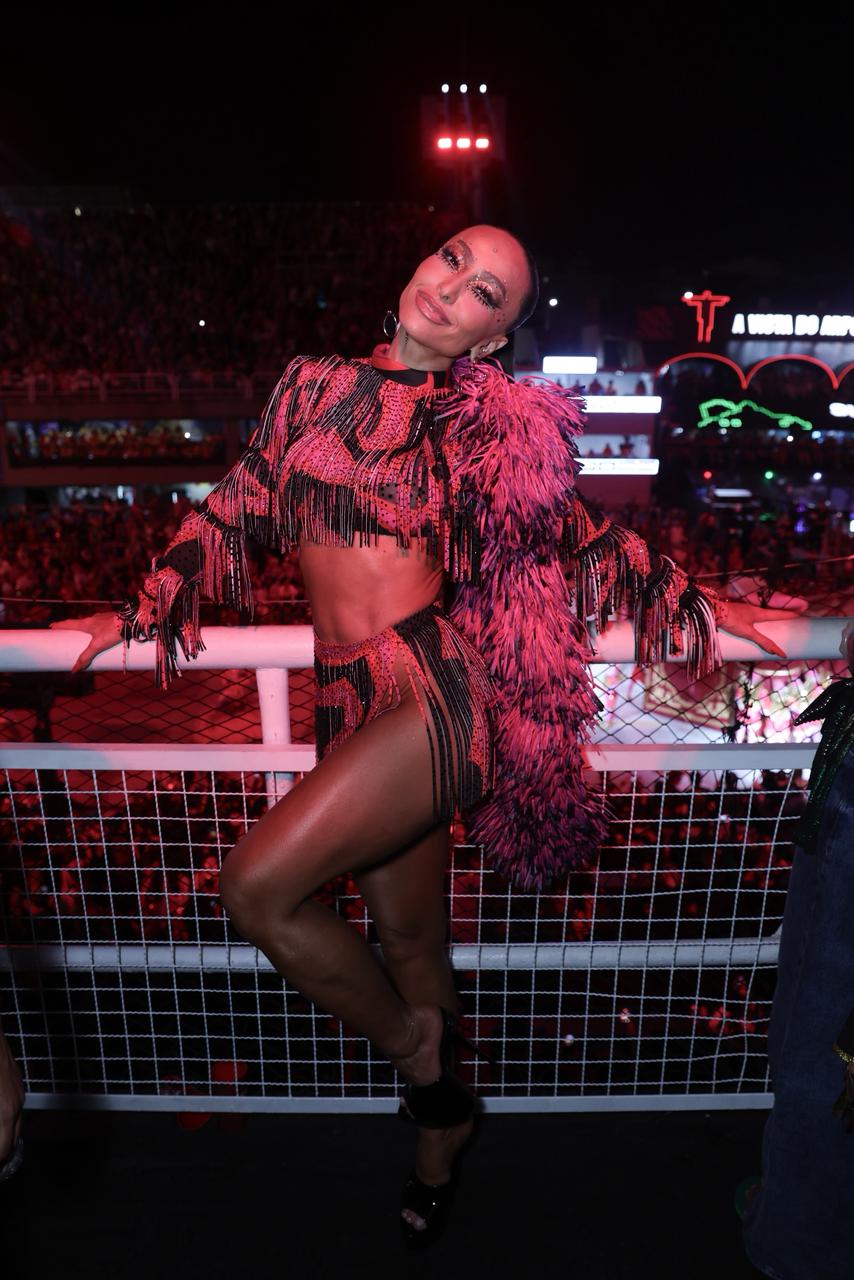 Sabrina Sato brilhou como anfitriã em espaço exclusivo no Camarote Nº1