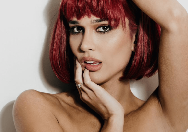 Theresa Fonseca faz despedida de solteira na Sapucaí