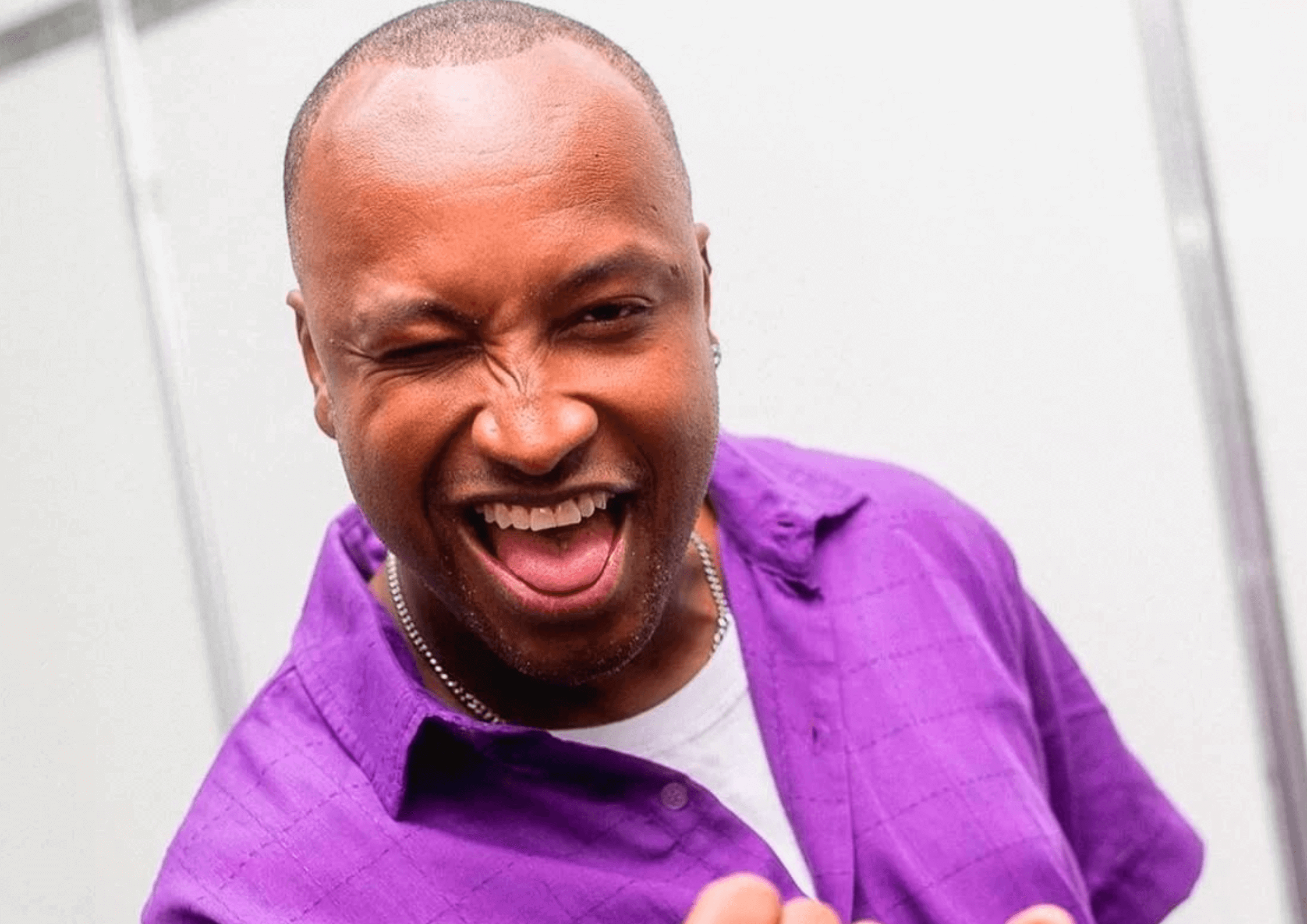 Thiaguinho se apresenta na festa desta sexta no BBB