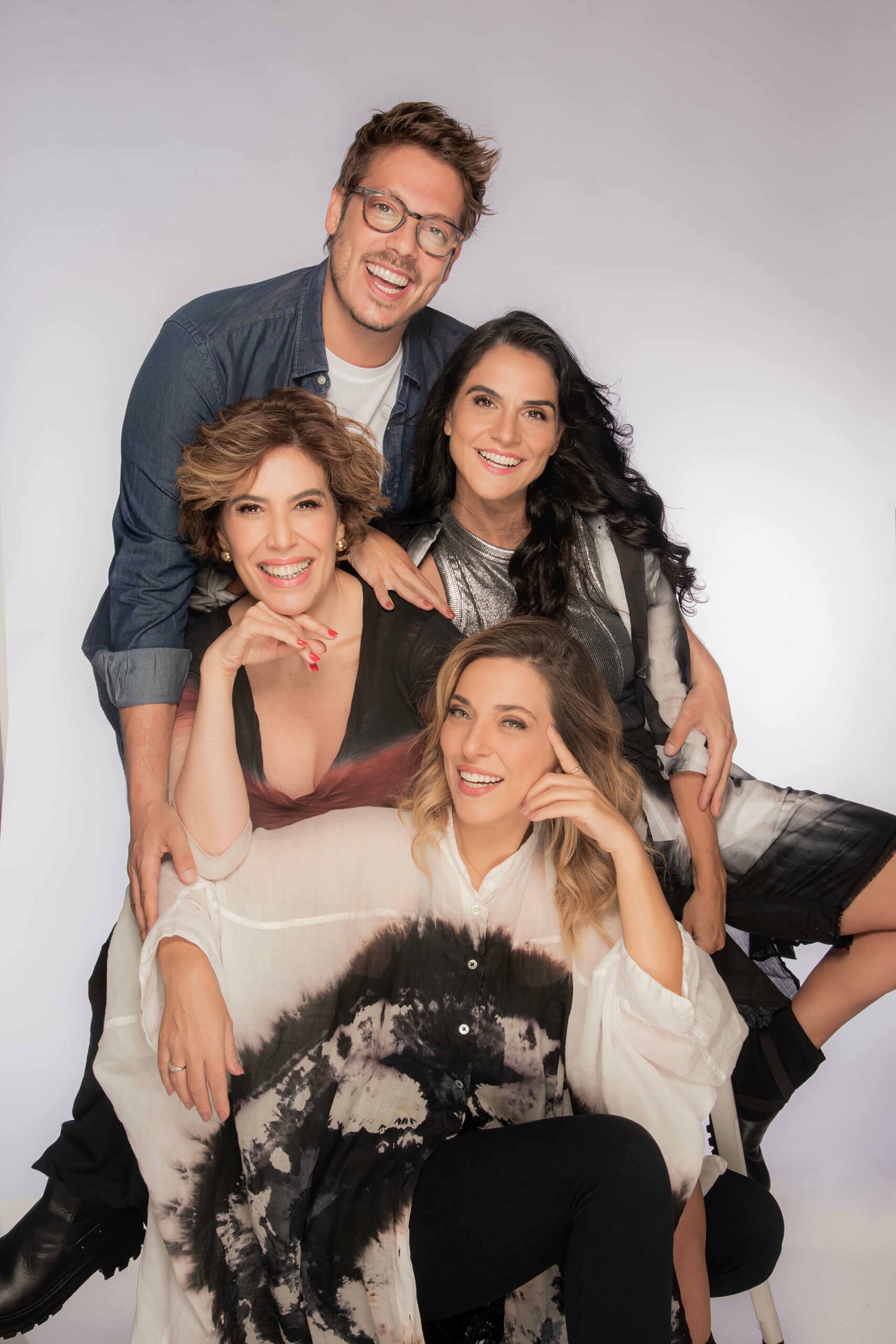Fábio Porchat, Júlia Rabello, Maria Clara Gueiros e Priscila Castello Branco. 