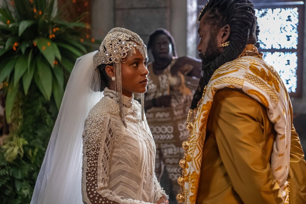 A Nobreza do Amor: Alika (Duda Santos) foge para não se casar com Jendal (Lazaro Ramos).