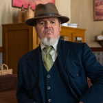 Cássio Gabus Mendes vive Casemiro em A Nobreza do Amor!