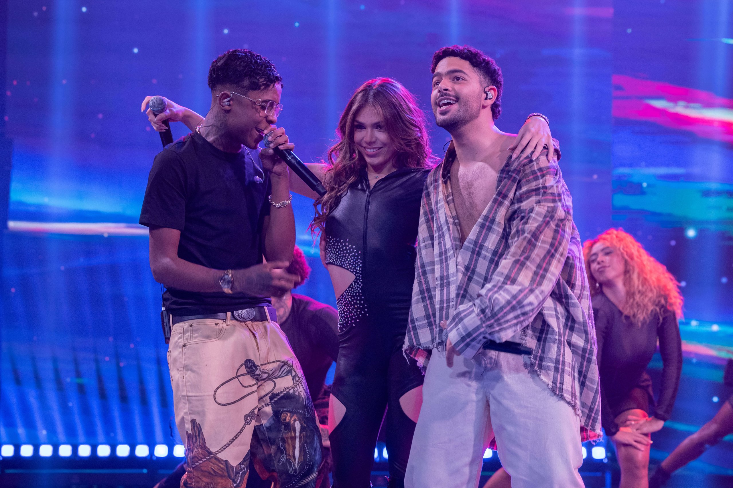 Mc Meno K, Melody e Pedro Sampaio animam o público no Domingão