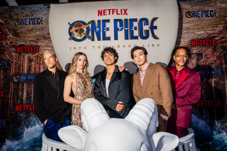 Elenco de One Piece brilha em premiere para fãs em LA!