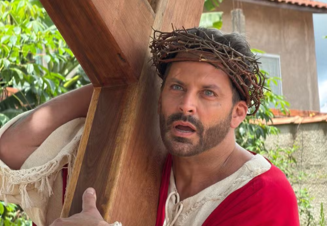 Henri Castelli dirige 'A Paixão de Cristo' e interpreta Jesus