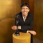 Jaffar Bambirra vence como Melhor do Ano como Ator de Série