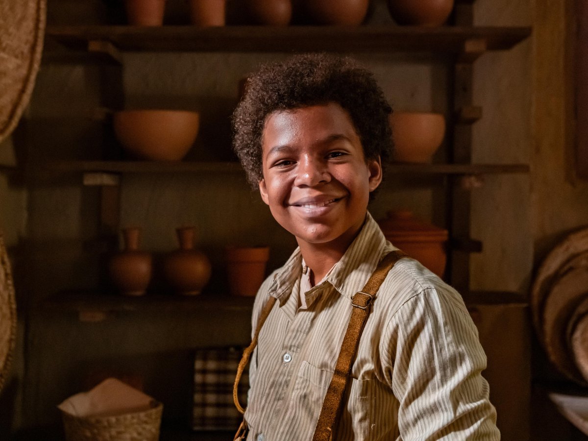 Levi Asaf vive Vilatino personagem em homenagem a Mestre Vitalino em A Nobreza do Amor.