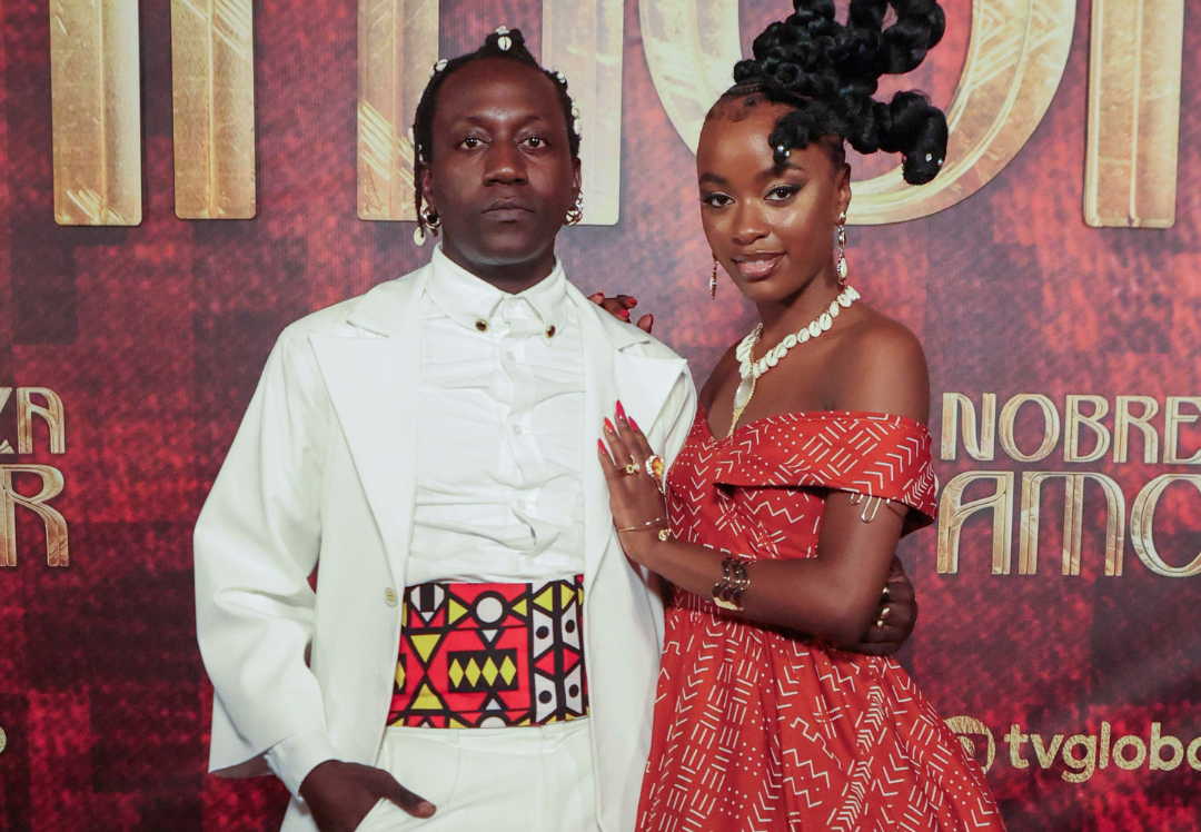 Licínio Januário e Nikolly Fernandes esbanjam ancestralidade em festa